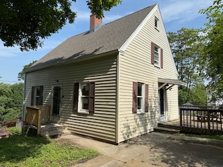 34 Buckingham Ave, Norwich, CT 06360