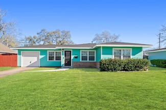 328 24th Ave N, Texas City, TX 77590