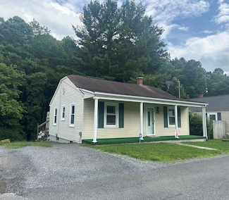 131 Gateway Dr, Richlands, VA 24641