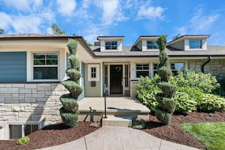 10 Roxbury Rd, Madison, WI 53704