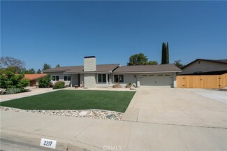 2217 N Villa Maria Rd, Claremont, CA 91711