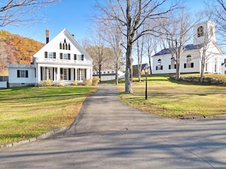 1090 Pittston School St, Pittston, ME 04345