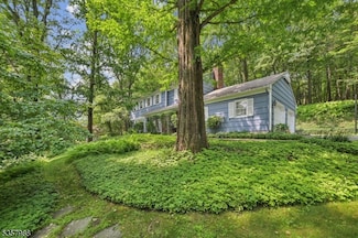 840 Mountain Way, Morris Plains, NJ 07950