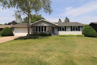 1528 Royal Oaks Dr, Janesville, WI 53548