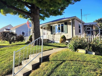 1722 Manitoba Ave, South Milwaukee, WI 53172