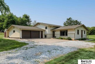 370 Apple St, Bennet, NE 68317