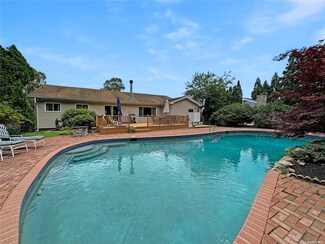 2 Canvasback Ln, East Quogue, NY 11942