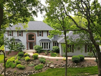 936 Broken Bow Ct, Delafield, WI 53018