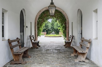 60 Piping Rock Rd, Glen Head, NY 11545