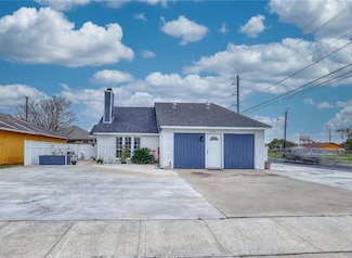 2301 Vialoux Dr, Corpus Christi, TX 78418