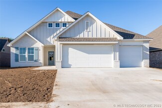 19180 E Chinquapin Dr, Catoosa, OK 74015