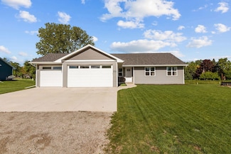 4321 Lakeland Dr, Oshkosh, WI 54904