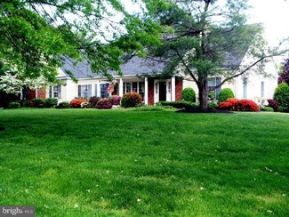 18 Adams Dr, Cranbury, NJ 08512
