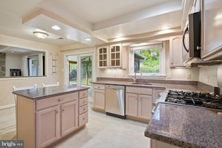 9369 Tovito Dr, Fairfax, VA 22031