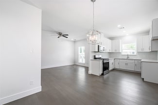 8211 Gladstone St, Houston, TX 77051