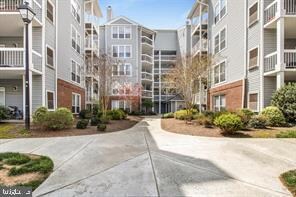 3176 Summit Square Dr Unit 4-C2, Oakton, VA 22124