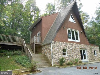 2243 Garland Ln, Glen Rock, PA 17327