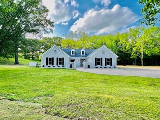 521 Oak St, Somerville, TN 38068