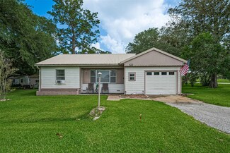 623 Bernard St, Damon, TX 77430