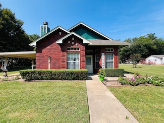 209 S Muldrow St, Tishomingo, OK 73460