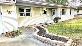 107 W 13th St, Pleasanton, KS 66075