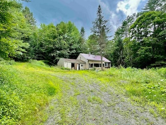 900 Gage Rd, Royalton, VT 05068