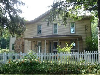 4045 Hillsville Rd, Pulaski, PA 16143