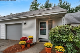 8 Highland Green Ln, MerriMacK, NH 03054