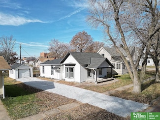 321 N Iowa Ave, York, NE 68467