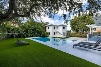 4340 Pine Tree Dr, Miami Beach, FL 33140