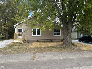 206 Locust St, New Market, IN 47965