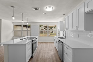 6920 Robinhood Ln, Fort Worth, TX 76112