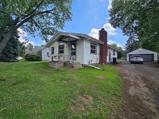 737 Royal Dr, Jackson, MI 49202