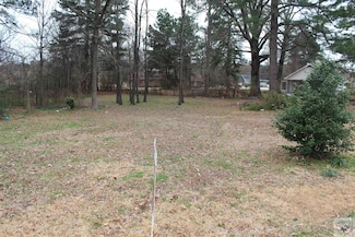 821 W 7th St, Hope, AR 71801
