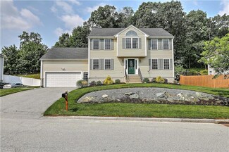 13 Bernon Dr, Lincoln, RI 02865