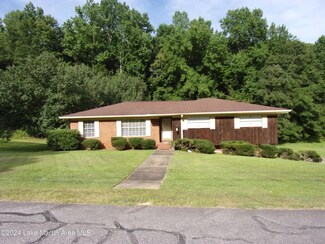 1968 Luann Dr, Alexander City, AL 35010