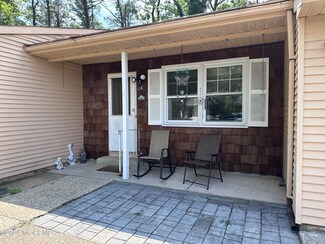 16 Chelsea Dr, Whiting, NJ 08759