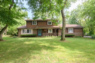 19885 W Pinecrest Ln, New Berlin, WI 53146