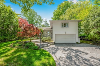 96 Mulberry Ave, Garden City, NY 11530