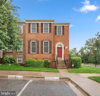 1 Cedarwood Ct, Rockville, MD 20852