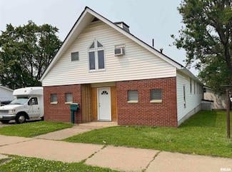 532 8th Ave S, Clinton, IA 52732