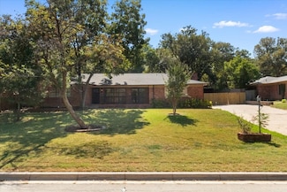 6000 Monterrey Dr, Fort Worth, TX 76112