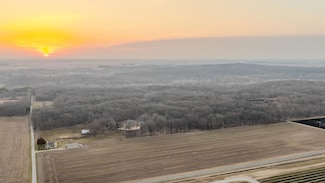 32 Ash Ln, Coffeen, IL 62017