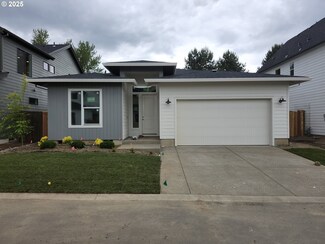 3025 Olympic St Unit 30, Woodburn, OR 97071