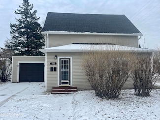 1502 N 4th St, Grand Forks, ND 58203
