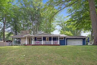 4711 Woodland Ct, Coloma, MI 49038