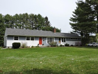 73 Park St, Farmingdale, ME 04344