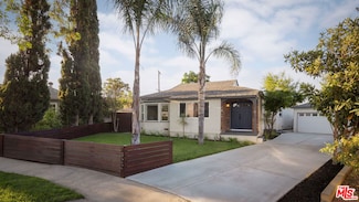 7822 Peach Ave, Van Nuys, CA 91406