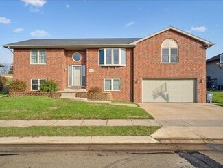 3517 Lunar Dr, Dubuque, IA 52003