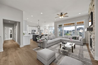 819 Hampshire Cir, Marion, IA 52302